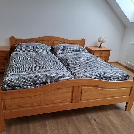 Pension Na Statku- Konsky Apartman Malenitz Exteriör bild